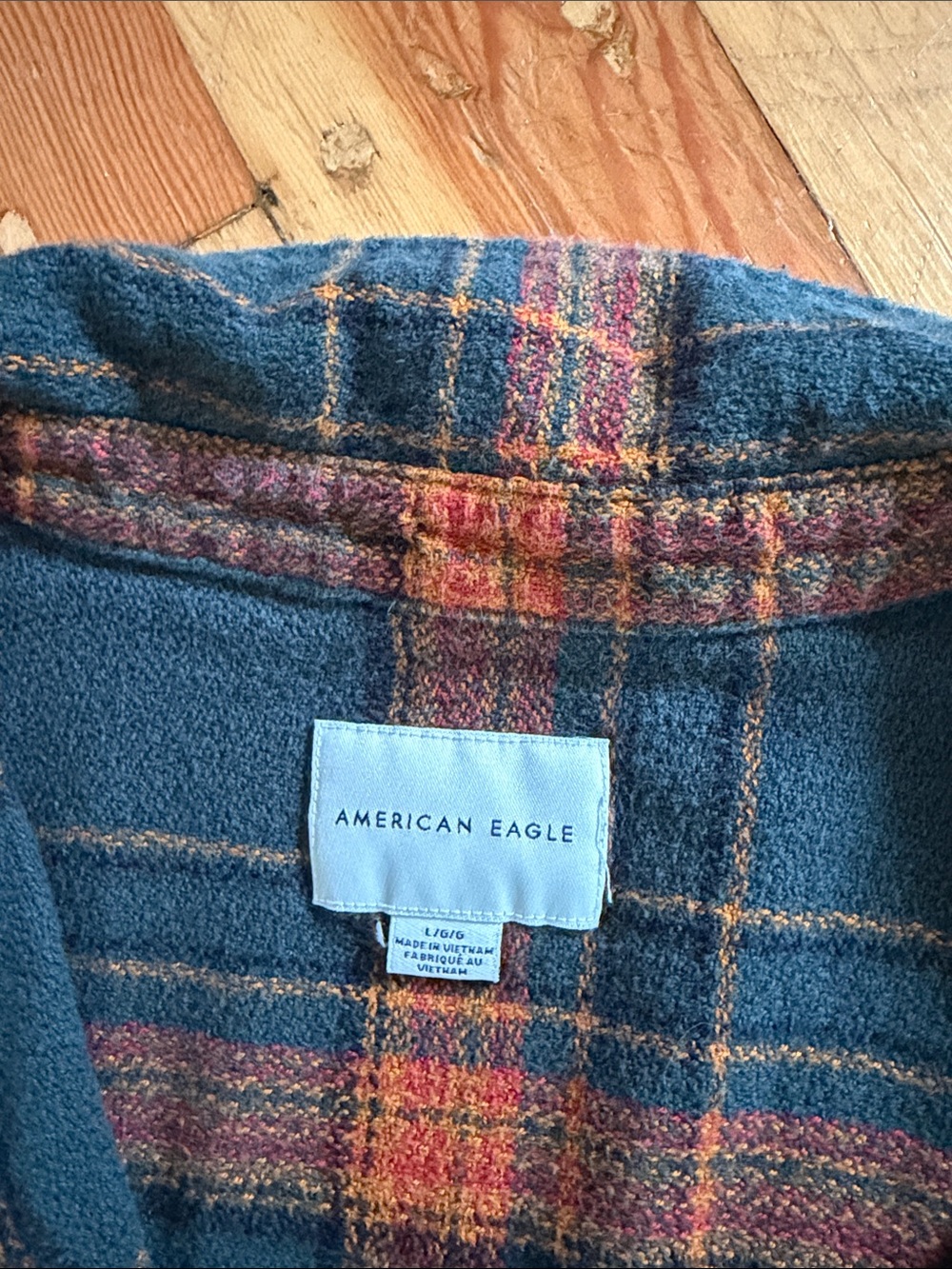 American Eagle Cropped Boxy Plaid Long Sleeve Button Down Shirt Large - Picture 6 of 7